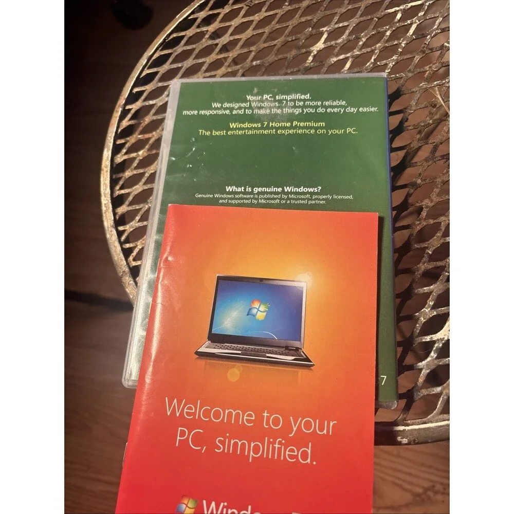 Microsoft Windows 7 Home Premium Upgrade  2 Discs 32 And 64 Bit Good Condition